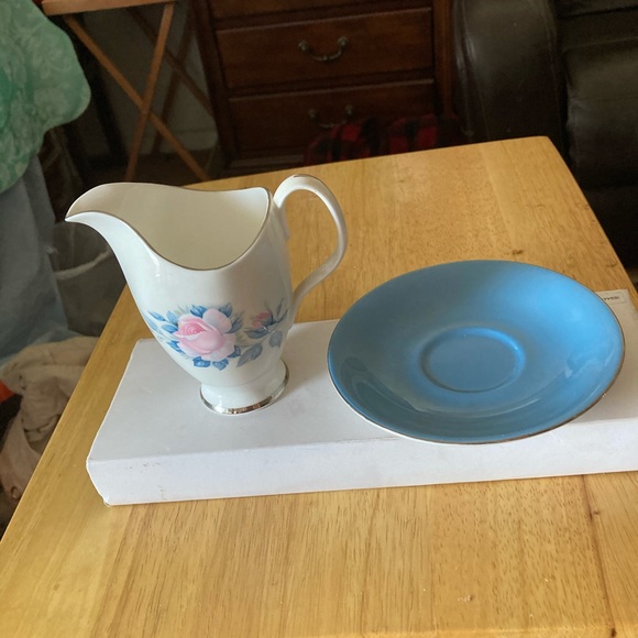 Royal Albert Sorrento milk cream jug and saucer - Picture 2 of 11